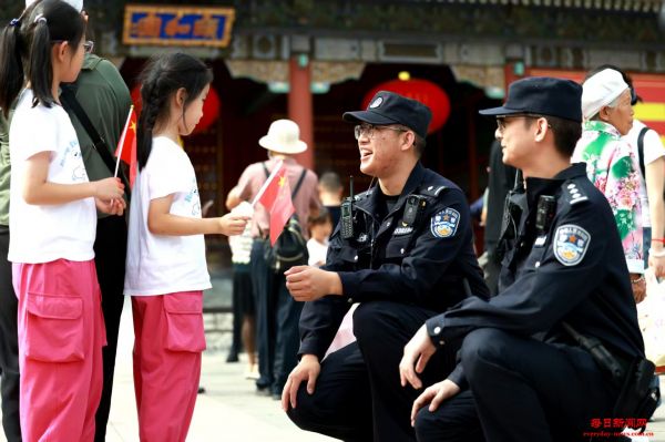 北京海淀：用脚步丈量平安，让笑容绽满游园