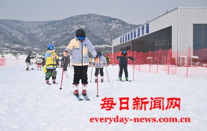 山东南山国际滑雪场今日开板！
