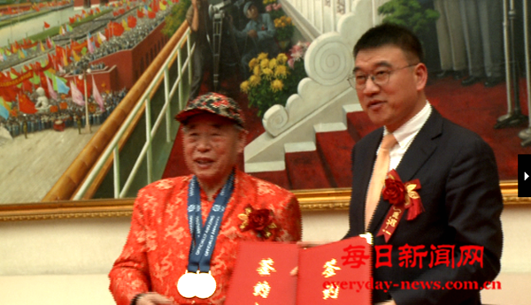 李老师签约8.png
