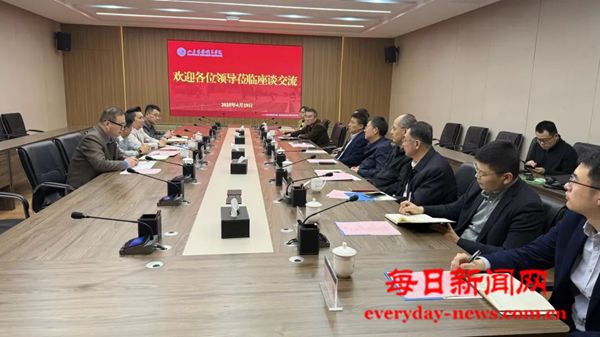马来西亚林肯大学学院到烟台高新区考察交流