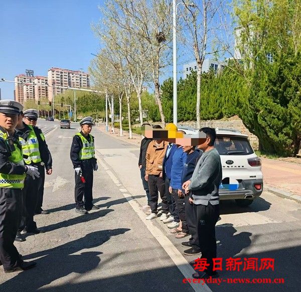 烟台交警第五大队查处超员违法行为一起